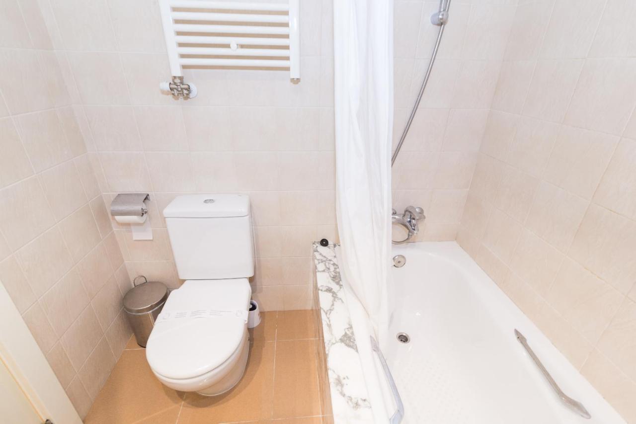 11jog1036 - Huge & Bright Train Station Apartment *