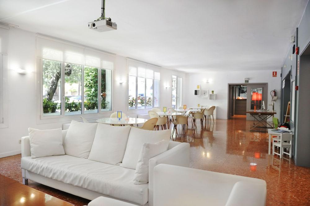 Hotel Tres Torres Atiram 3*