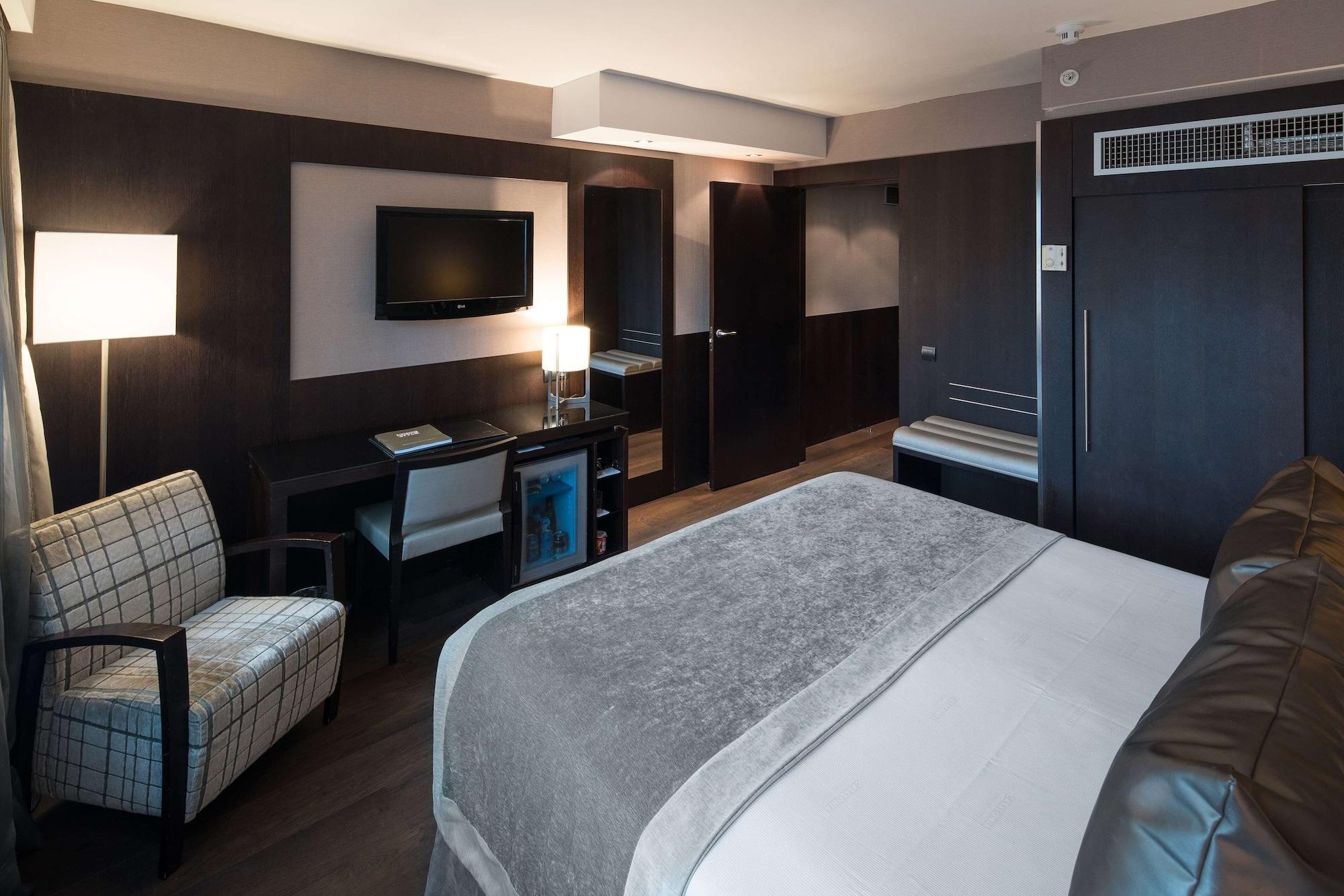 Hotel Catalonia Rigoletto 4*