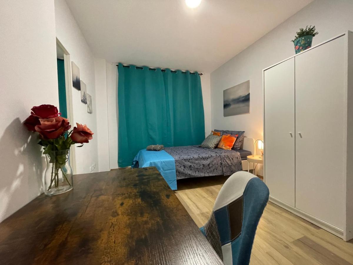 Rooms In Gothic Hostel *