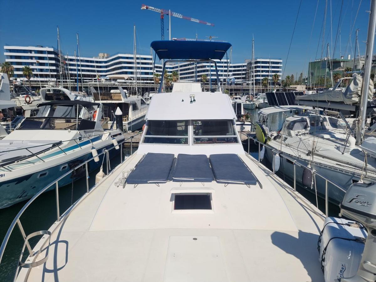 Botel Beautiful And Comfy Boat In With Boat Tour Option