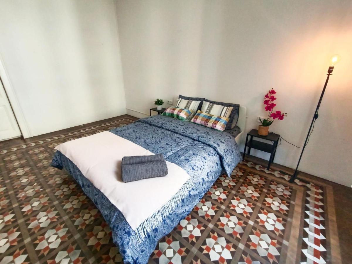 By Urquinaona Rooms Hostel *