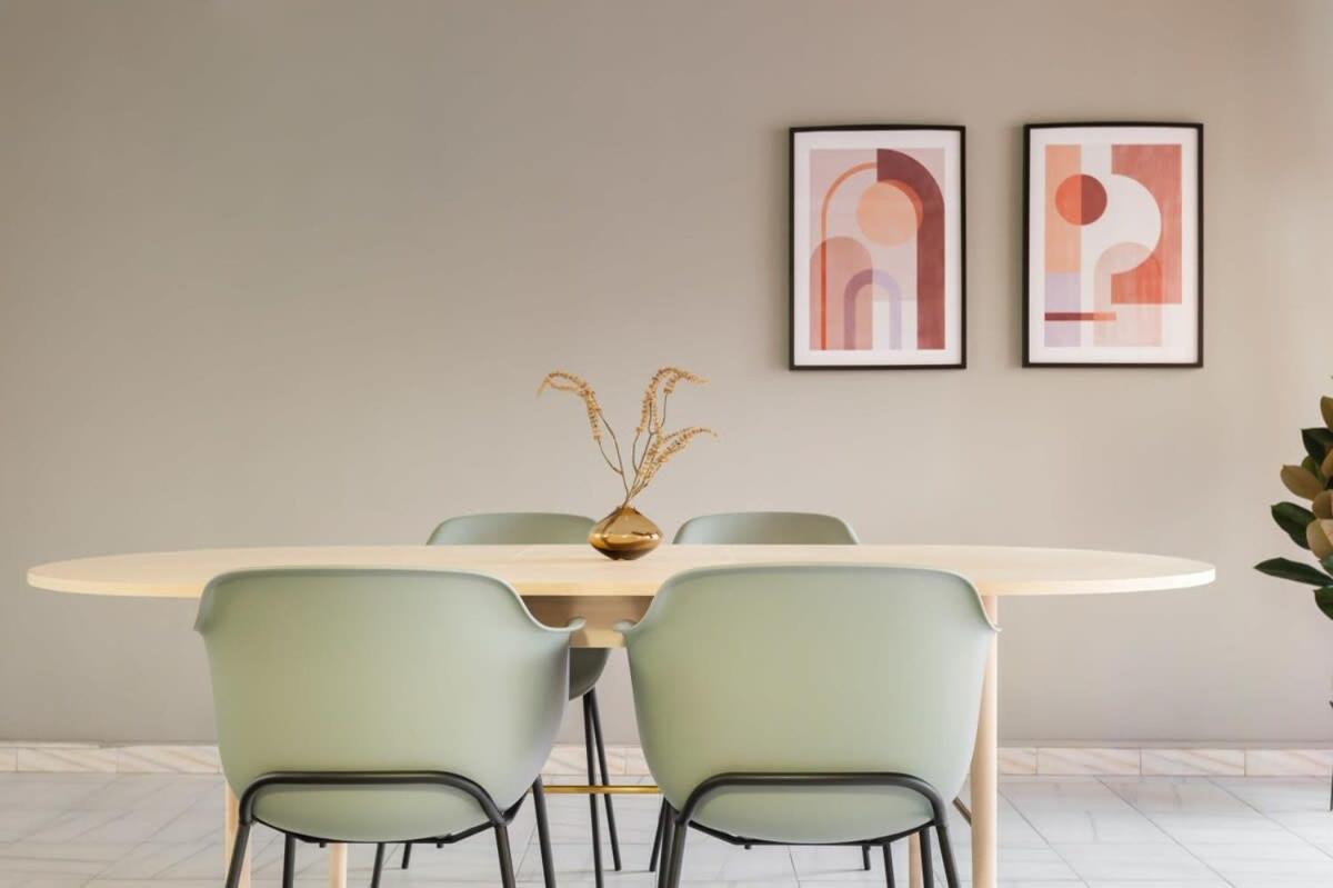 Sagrada Familia- Fantastic Bold Catalan 3 Bedroom Balcony Appartement *