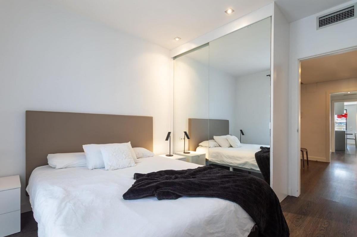 3-bedroom Penthouse With Terrace In Eixample * Barcelone