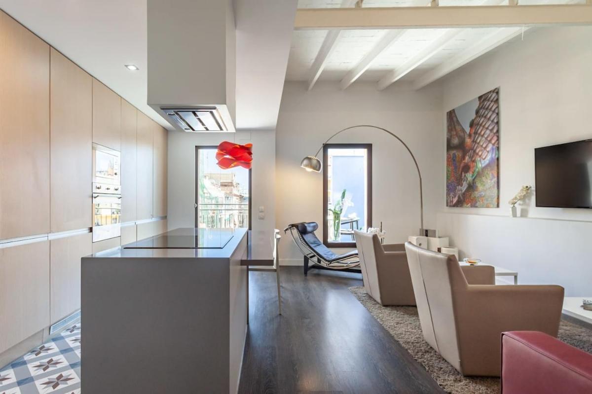 3-bedroom Penthouse With Terrace In Eixample *