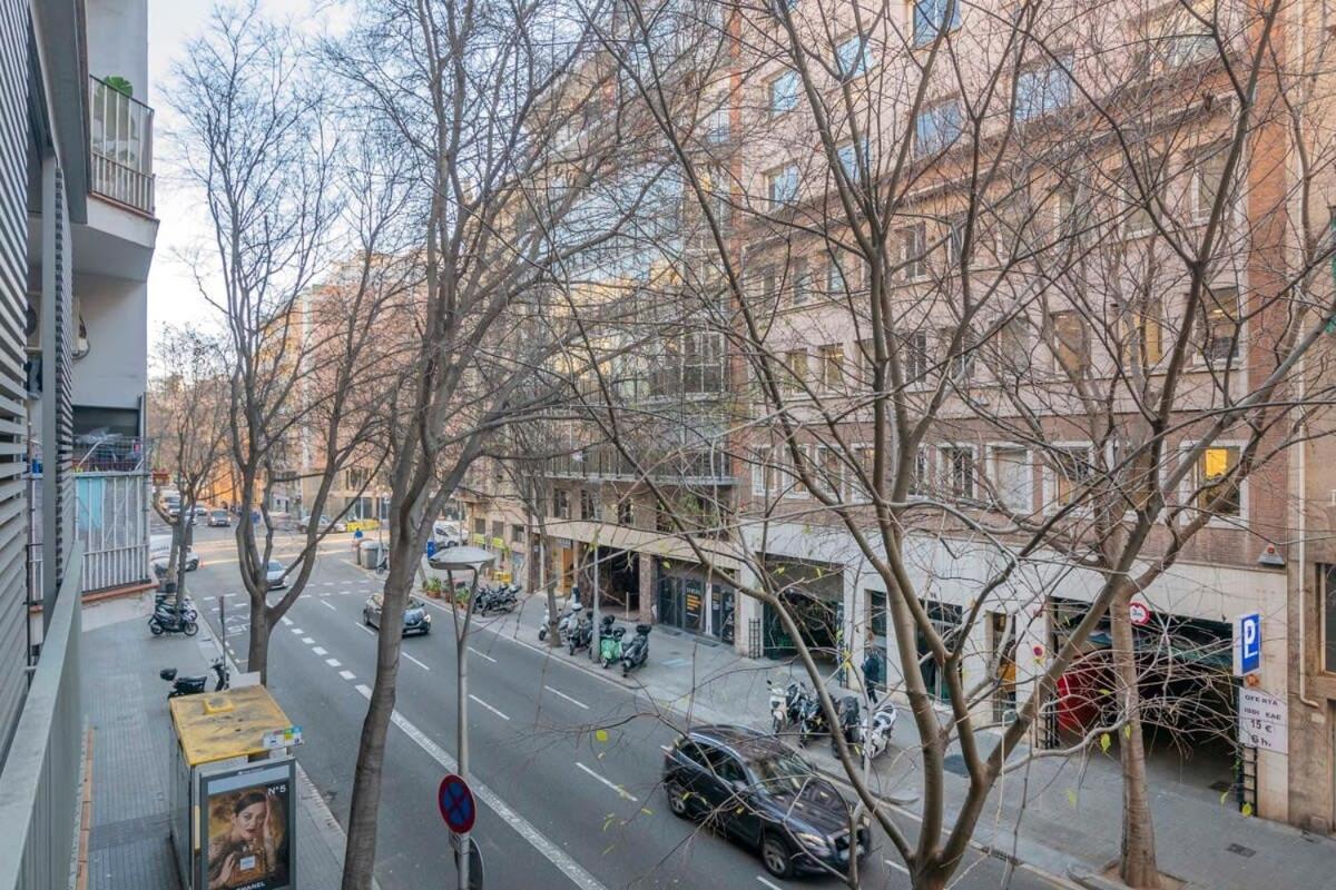 Modern And Bright In Eixample 1-2 Apartment