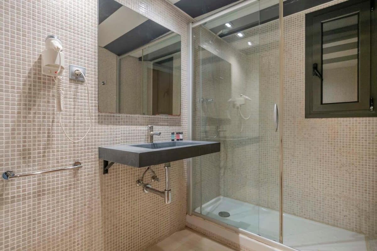 Modern And Bright In Eixample 1-2 Apartment *
