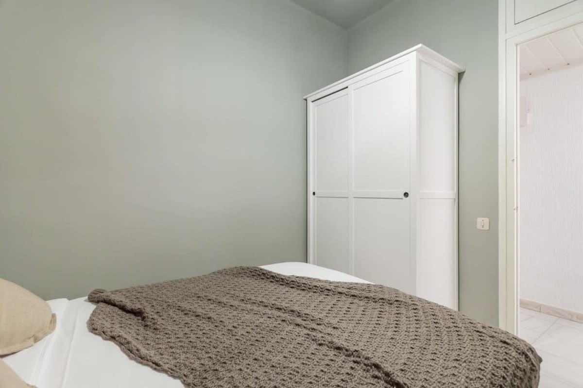 Sagrada Familia- Fantastic Bold Catalan 3 Bedroom Balcony Appartement