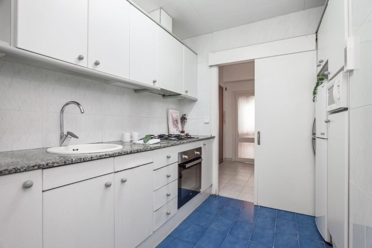 Sagrada Familia- Fantastic Bold Catalan 3 Bedroom Balcony Appartement Barcelone