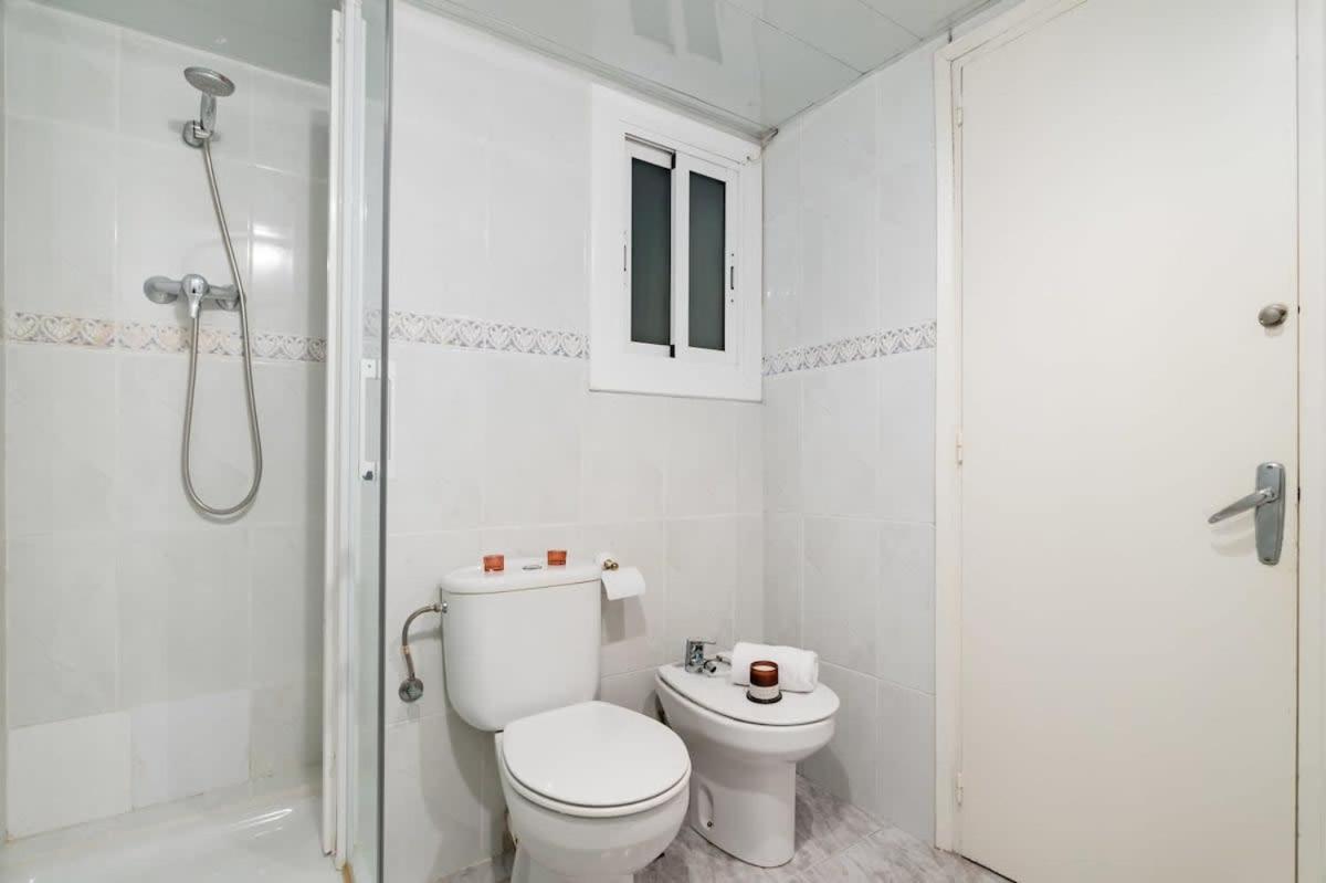 Sagrada Familia- Fantastic Bold Catalan 3 Bedroom Balcony Appartement Barcelone