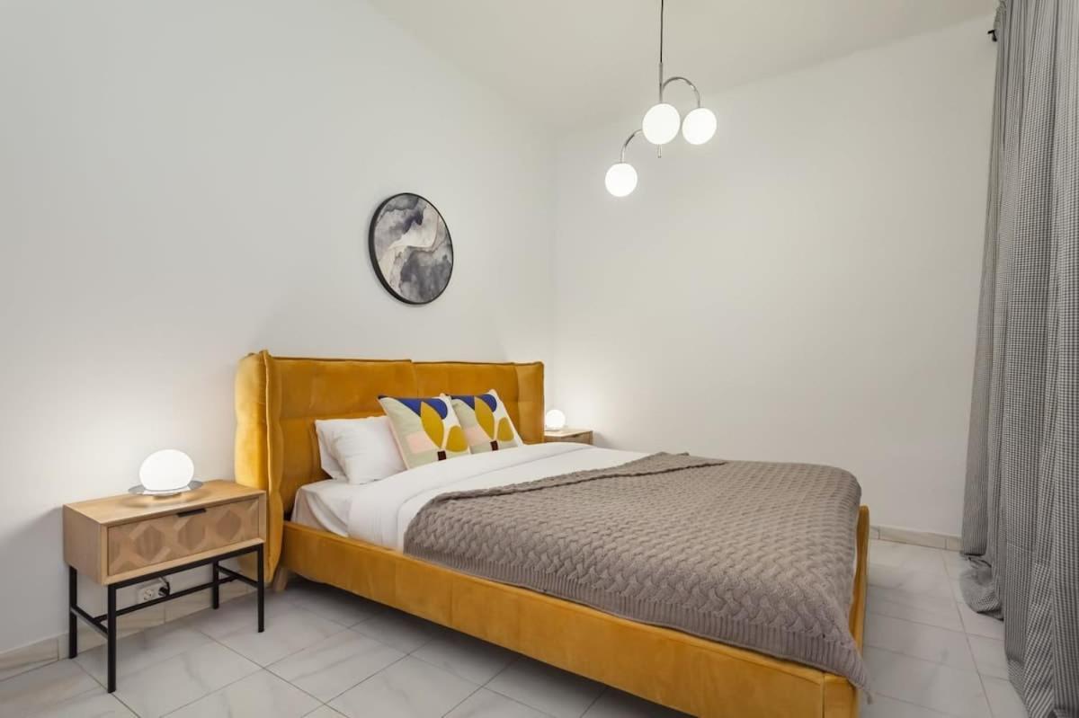Sagrada Familia- Fantastic Bold Catalan 3 Bedroom Balcony Appartement
