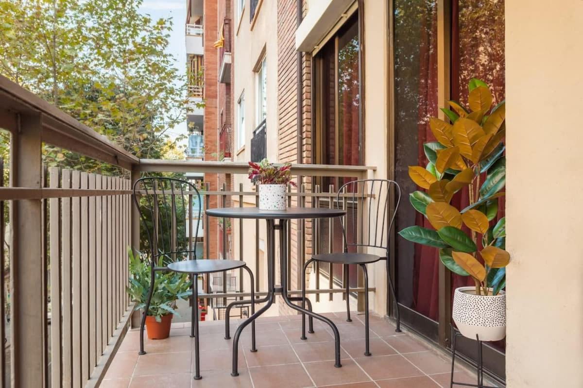 Sagrada Familia- Fantastic Bold Catalan 3 Bedroom Balcony Appartement *