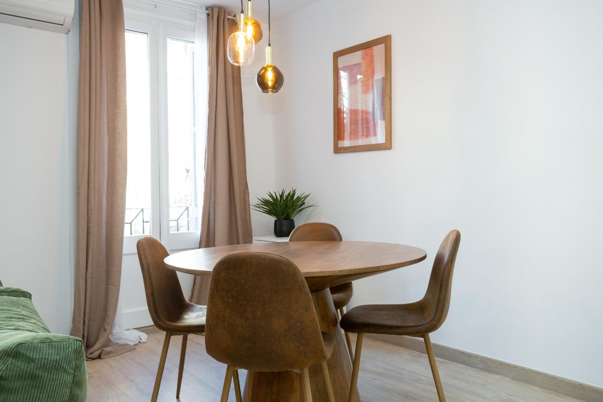 11crc1037 Newly Decorated Near Sants Station Apartment Barcelona
