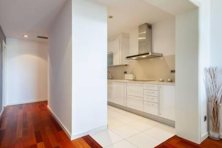 Wonderful 2-bd With Balcony Plaza Cataluna Appartement *