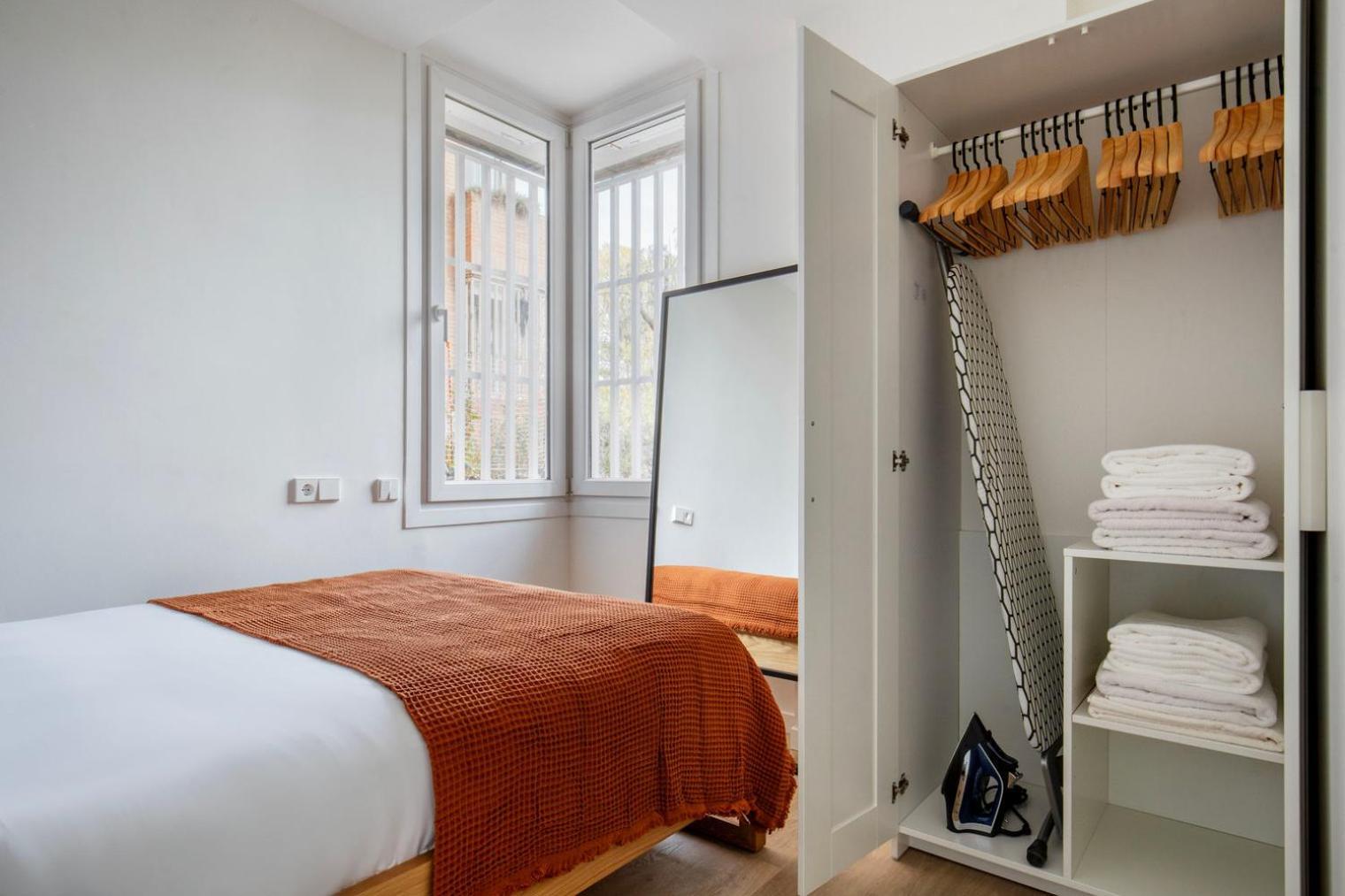 Blueground Sarria Doorman Newly Renovated Bcn-119 Apartment