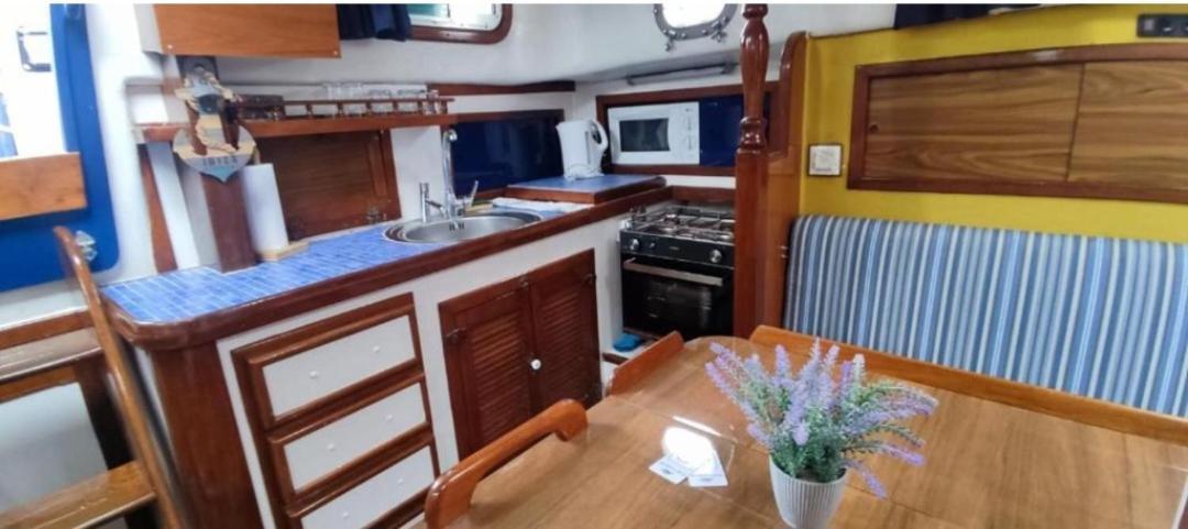 Bateau-hôtel Vintage And Cozy Sailing Boat In