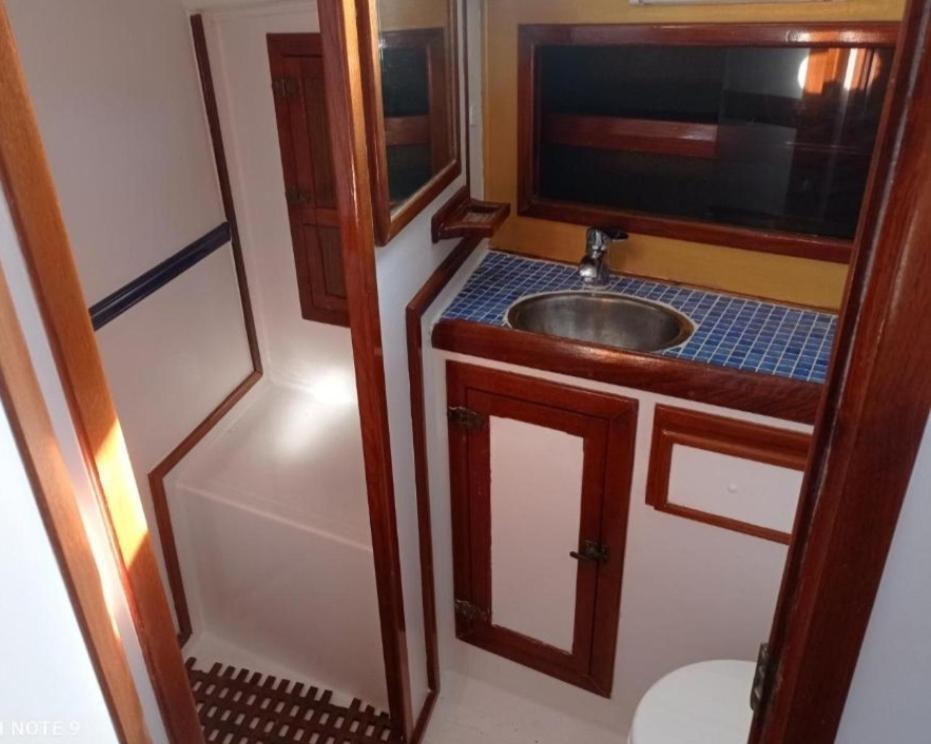 Bateau-hôtel Vintage And Cozy Sailing Boat In Barcelone