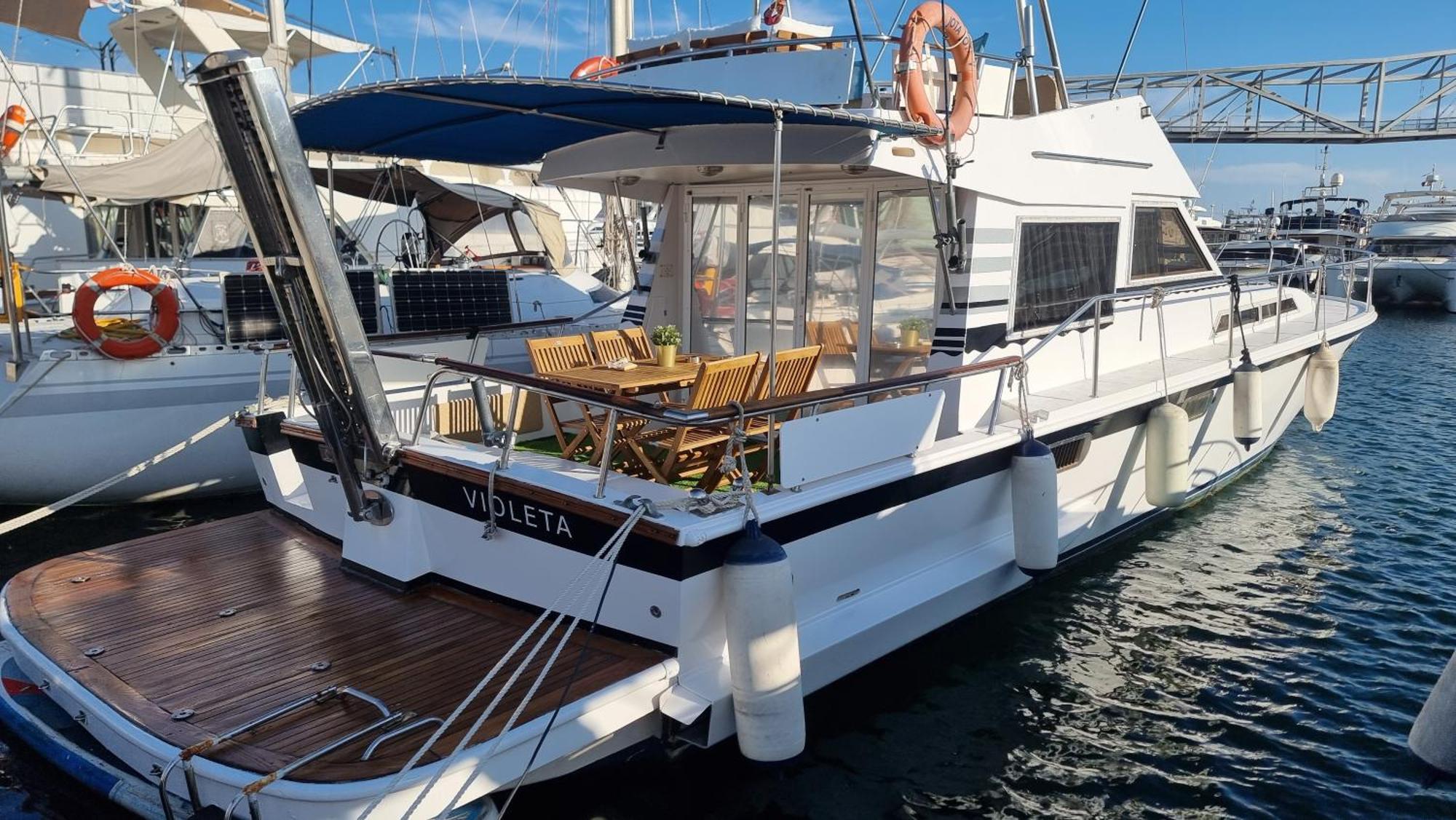 Beautiful And Comfy Boat In With Boat Tour Option Botel Barcelona