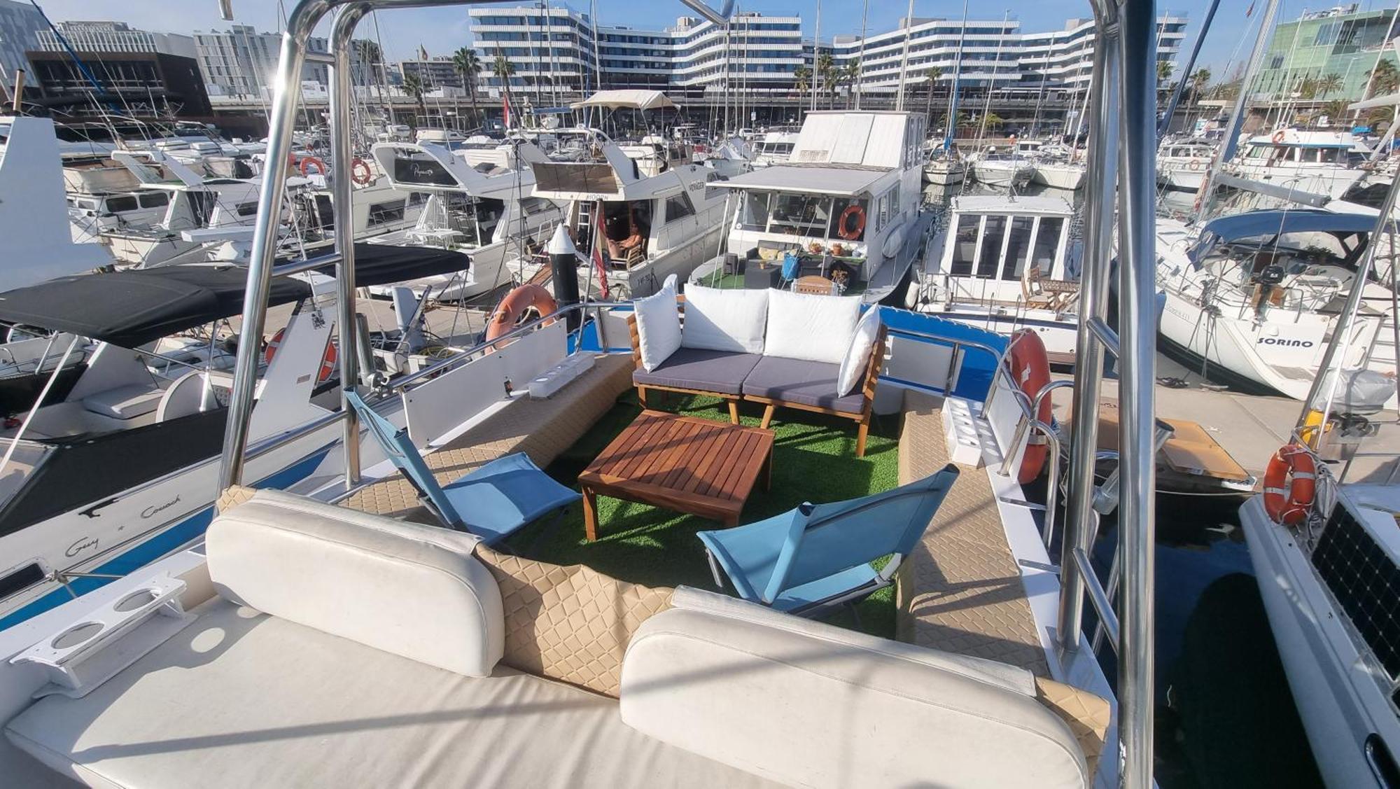 Beautiful And Comfy Boat In With Boat Tour Option Botel Barcelona