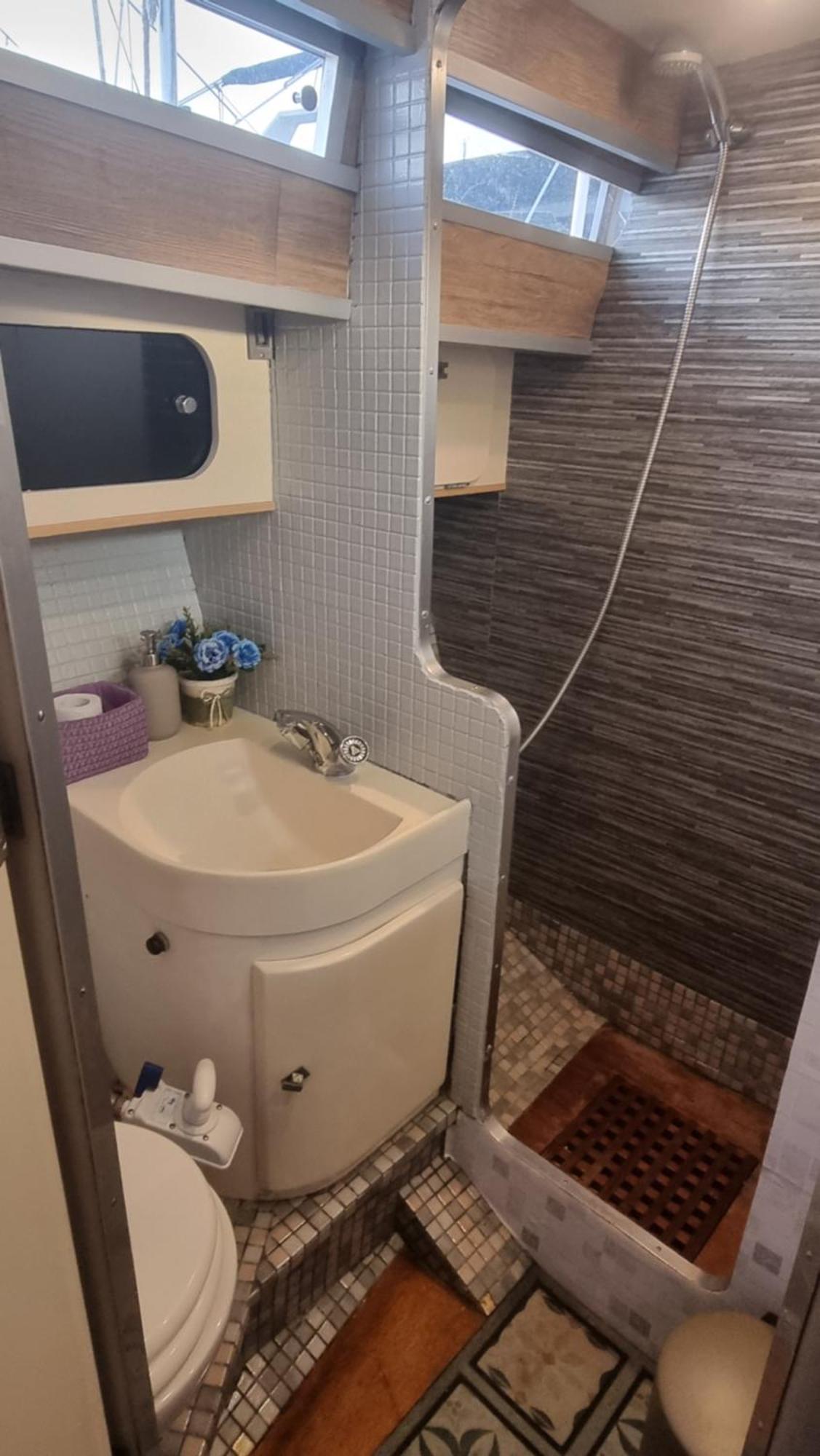 Beautiful And Comfy Boat In With Boat Tour Option Botel Barcelona