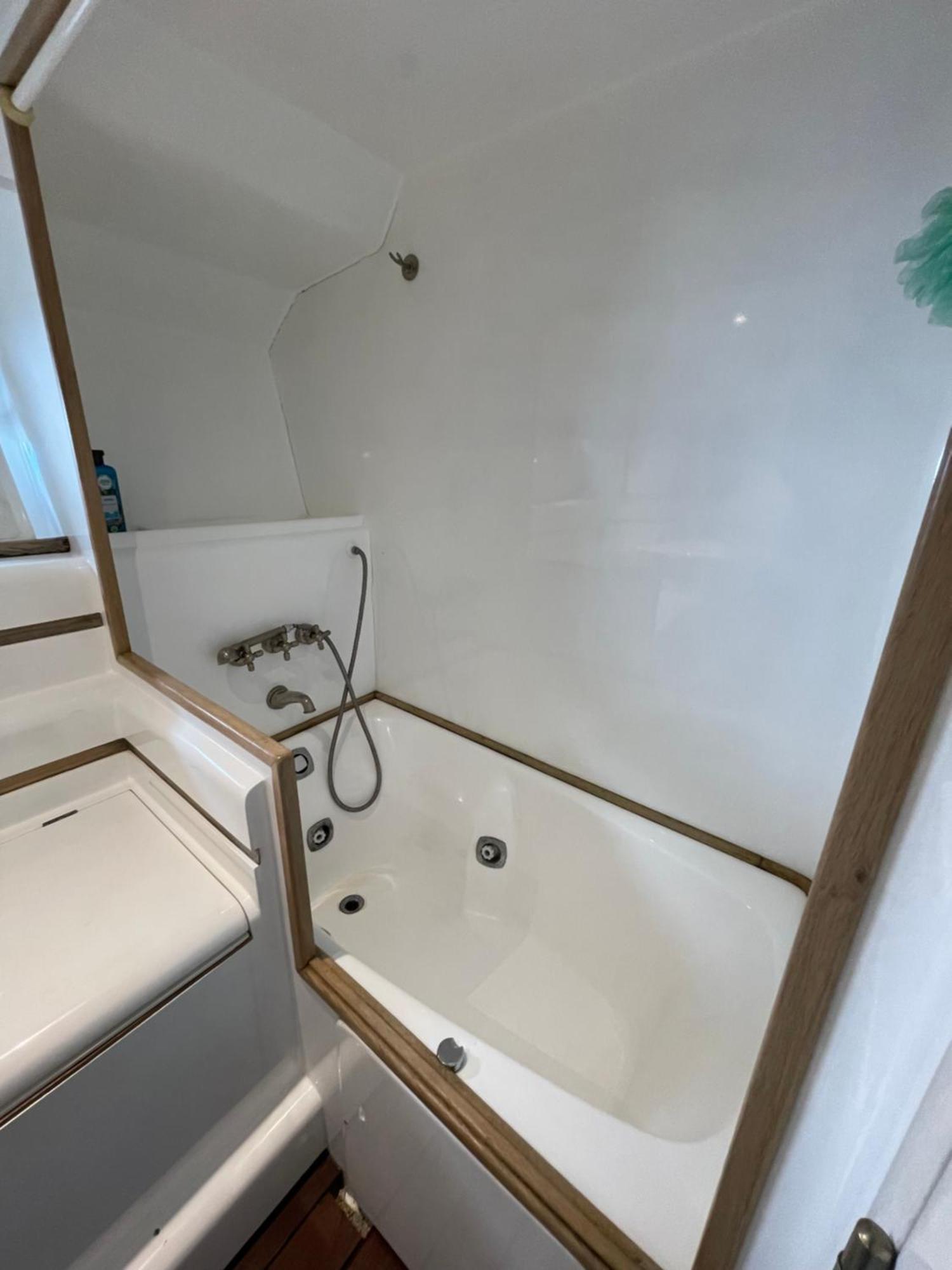 Bateau-hôtel Yate Stv