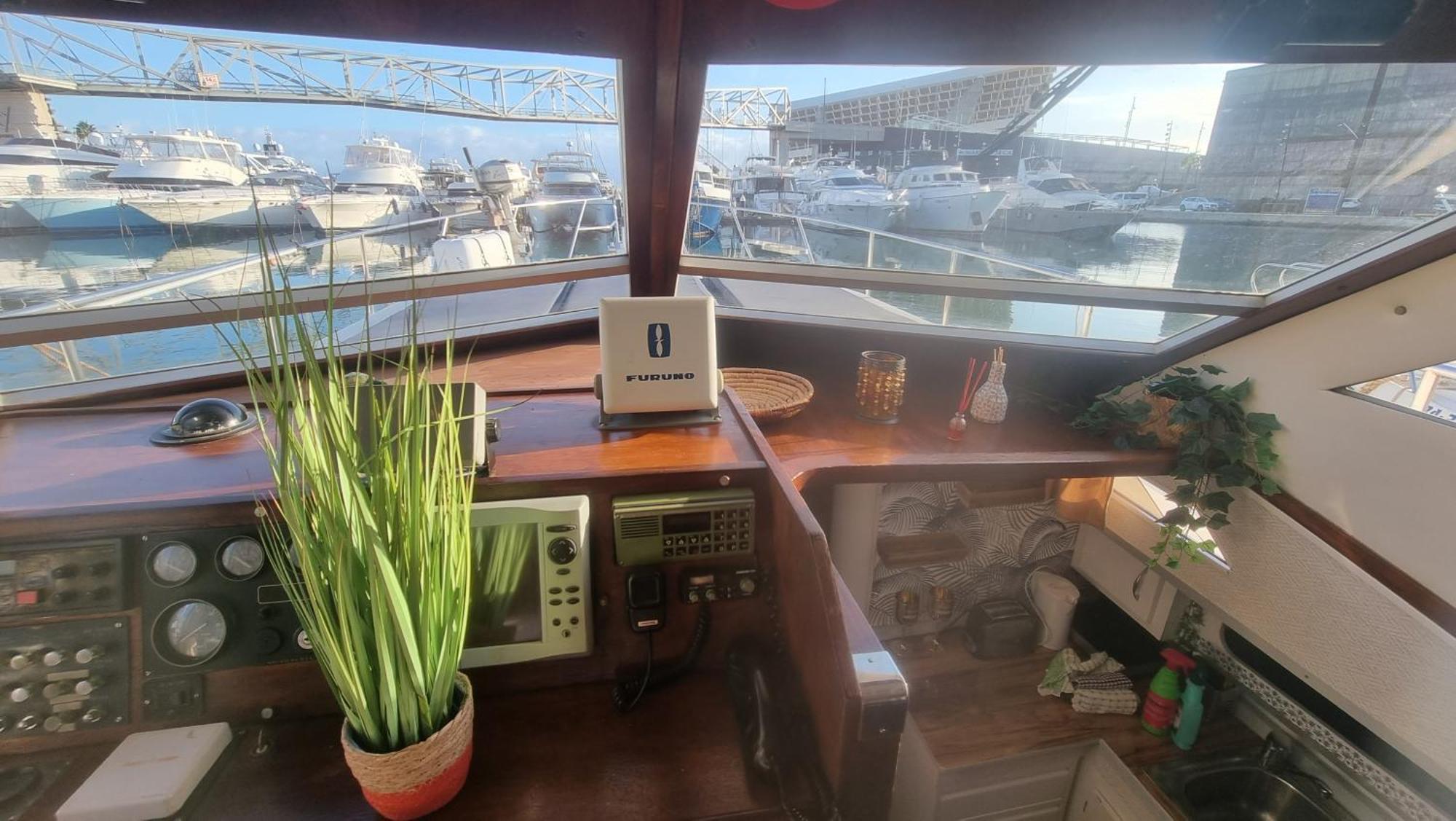 Botel Beautiful And Comfy Boat In With Boat Tour Option Barcelona