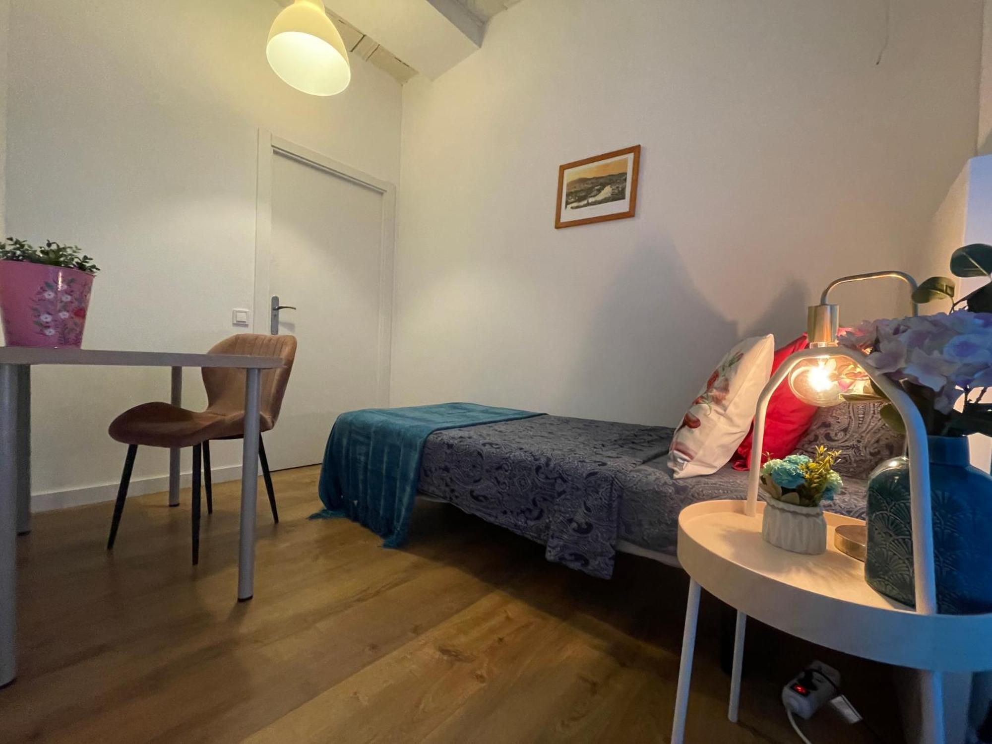 Hostel Rooms In Gothic Barcelona