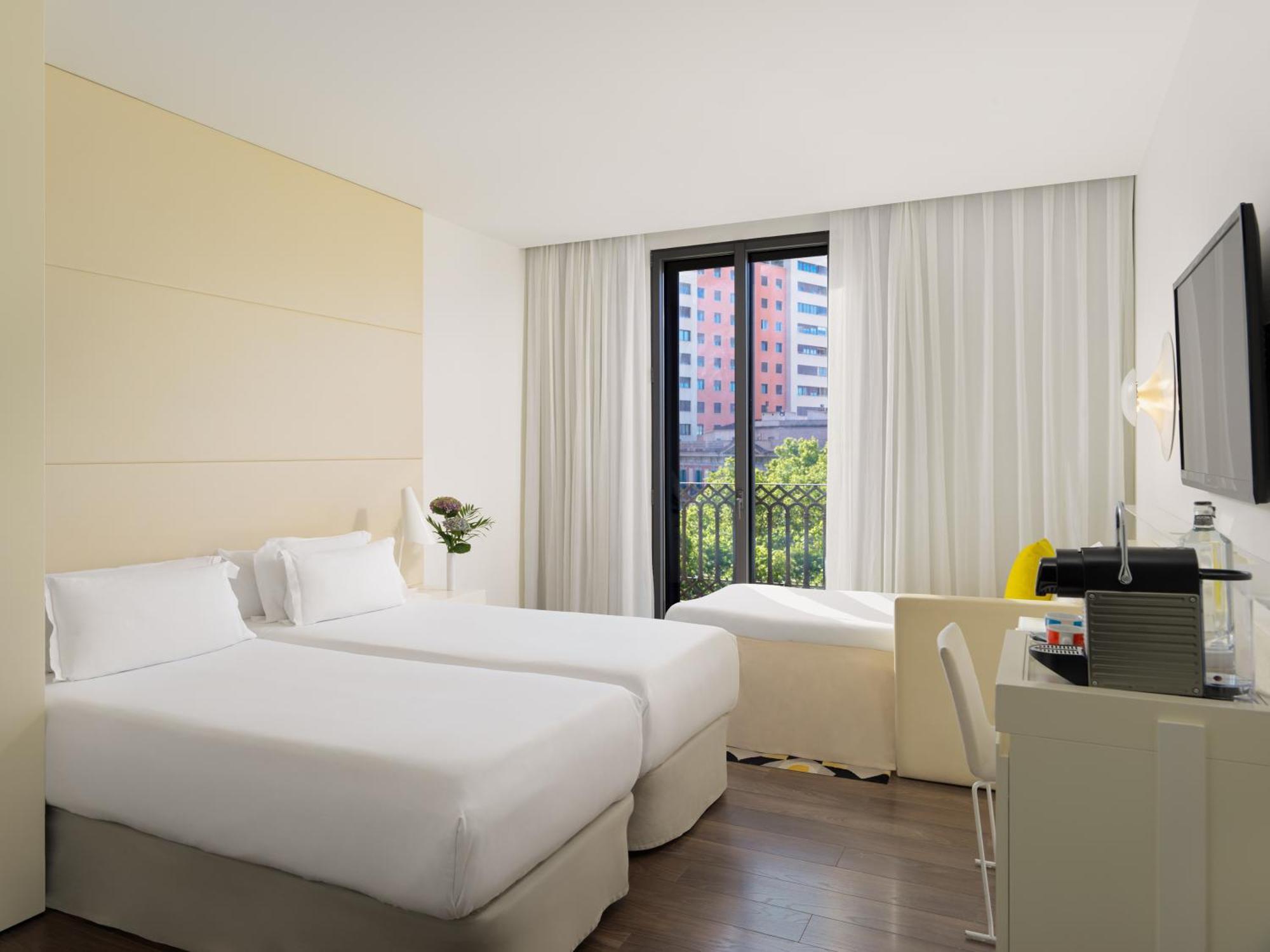 Hotel H10 Urquinaona Plaza (adults Only) 4*