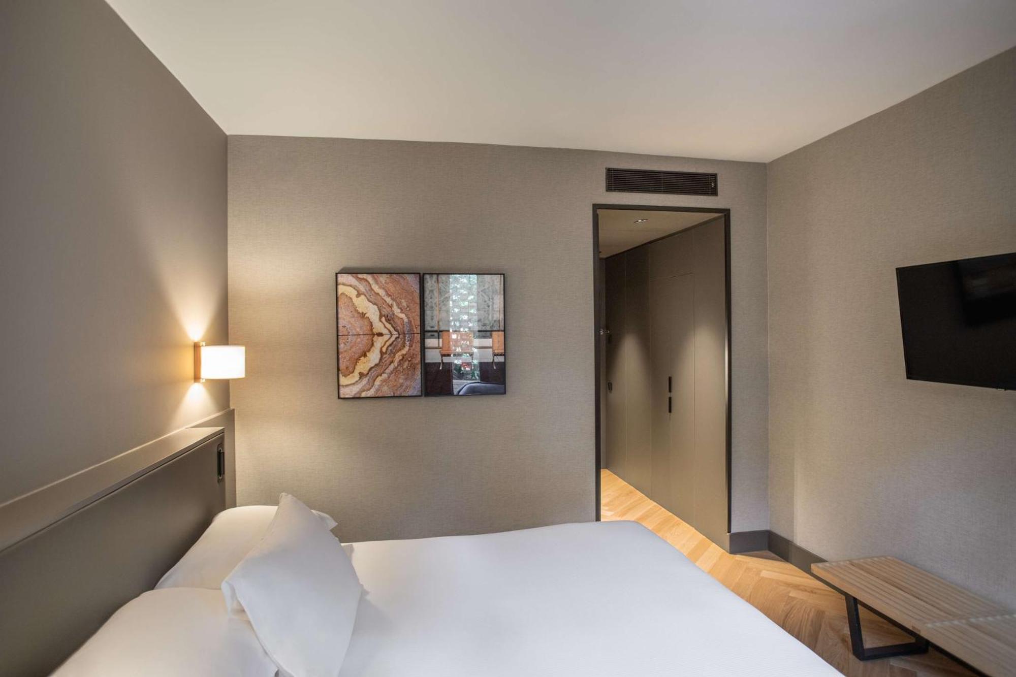 Alexandra Hotel, Curio Collection By Hilton