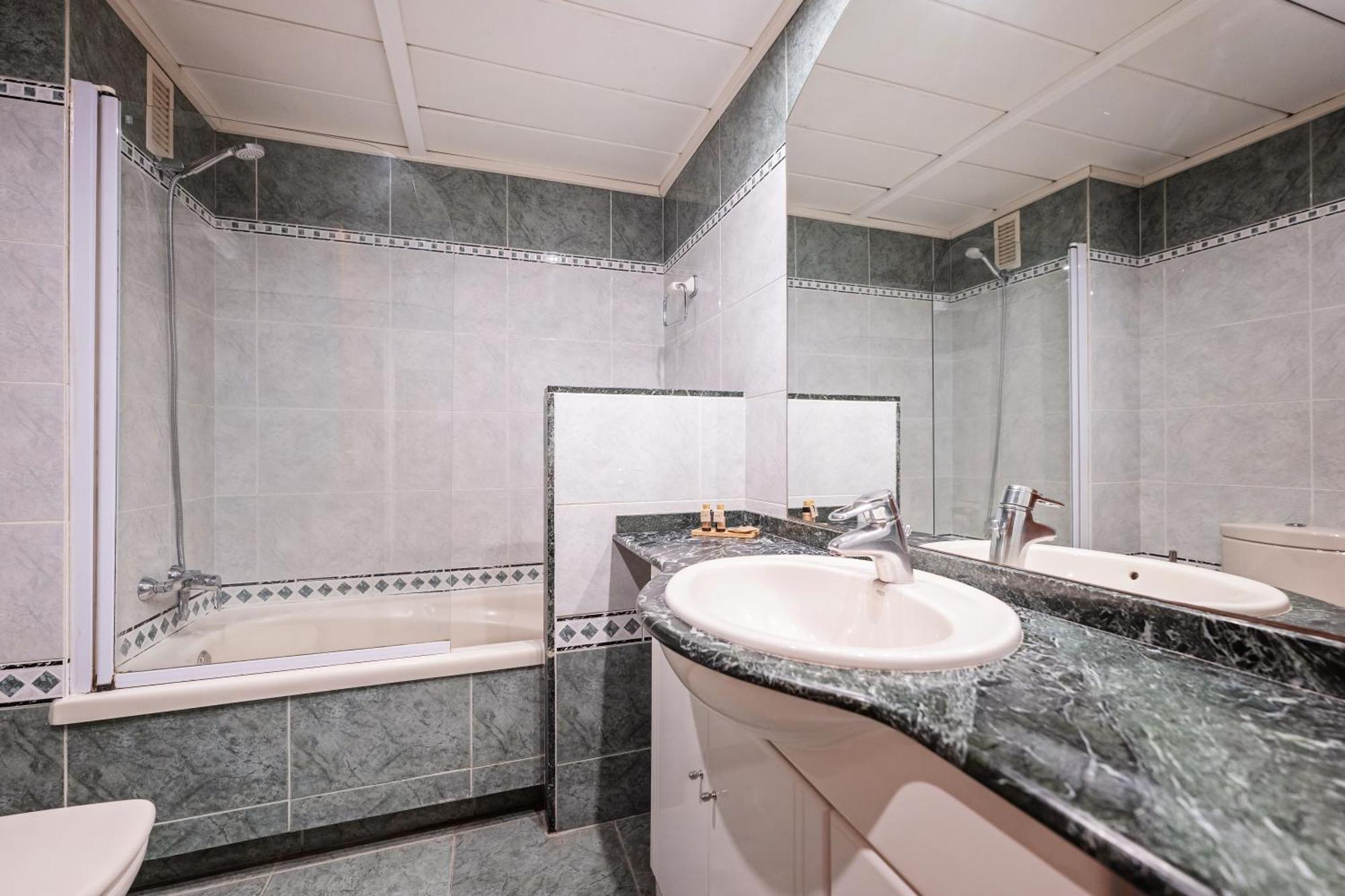 Aparthotel Napols - Abapart 2*