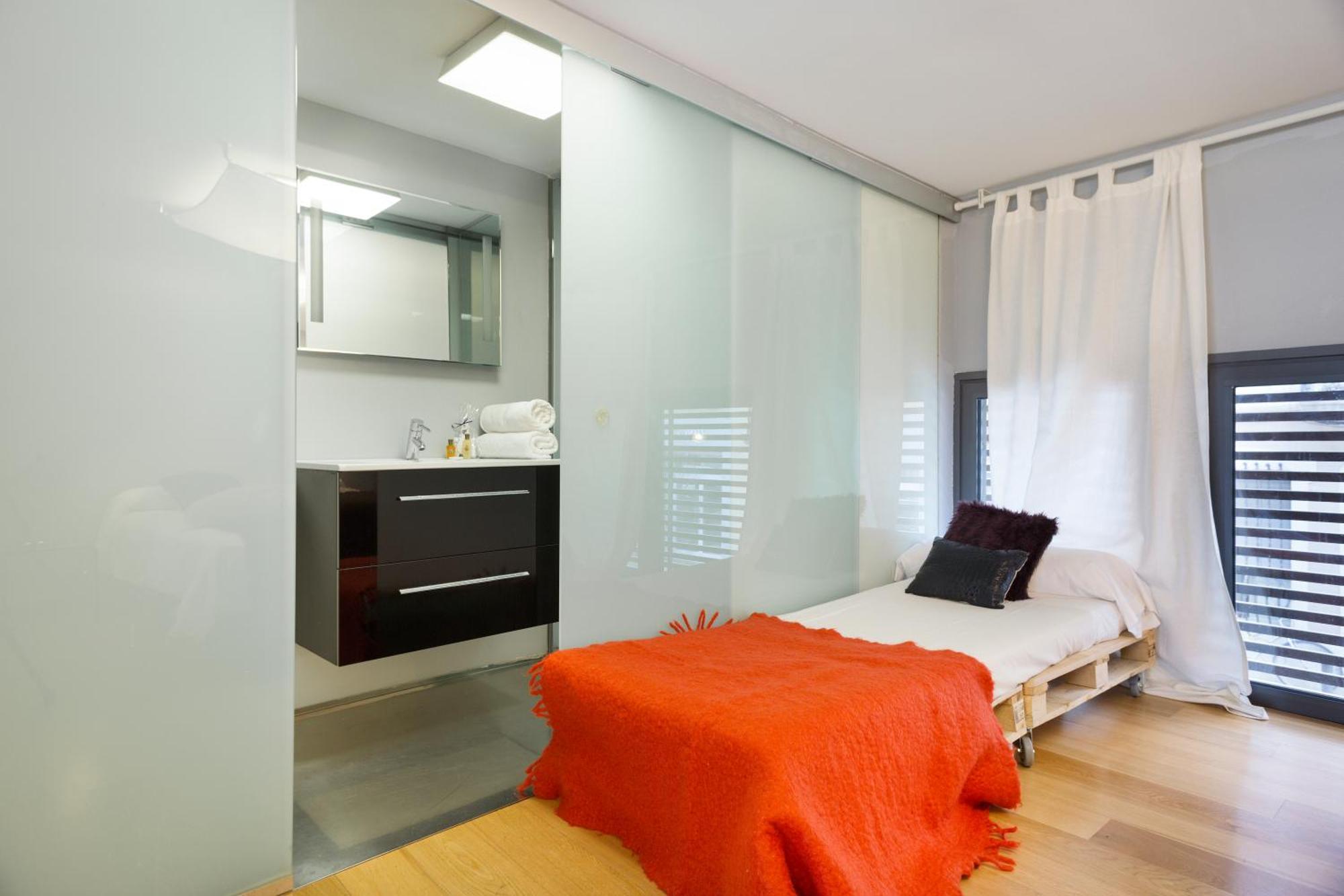 Apartment My Space Emirates - Bright In Gracia With Shared Pool Barcelona