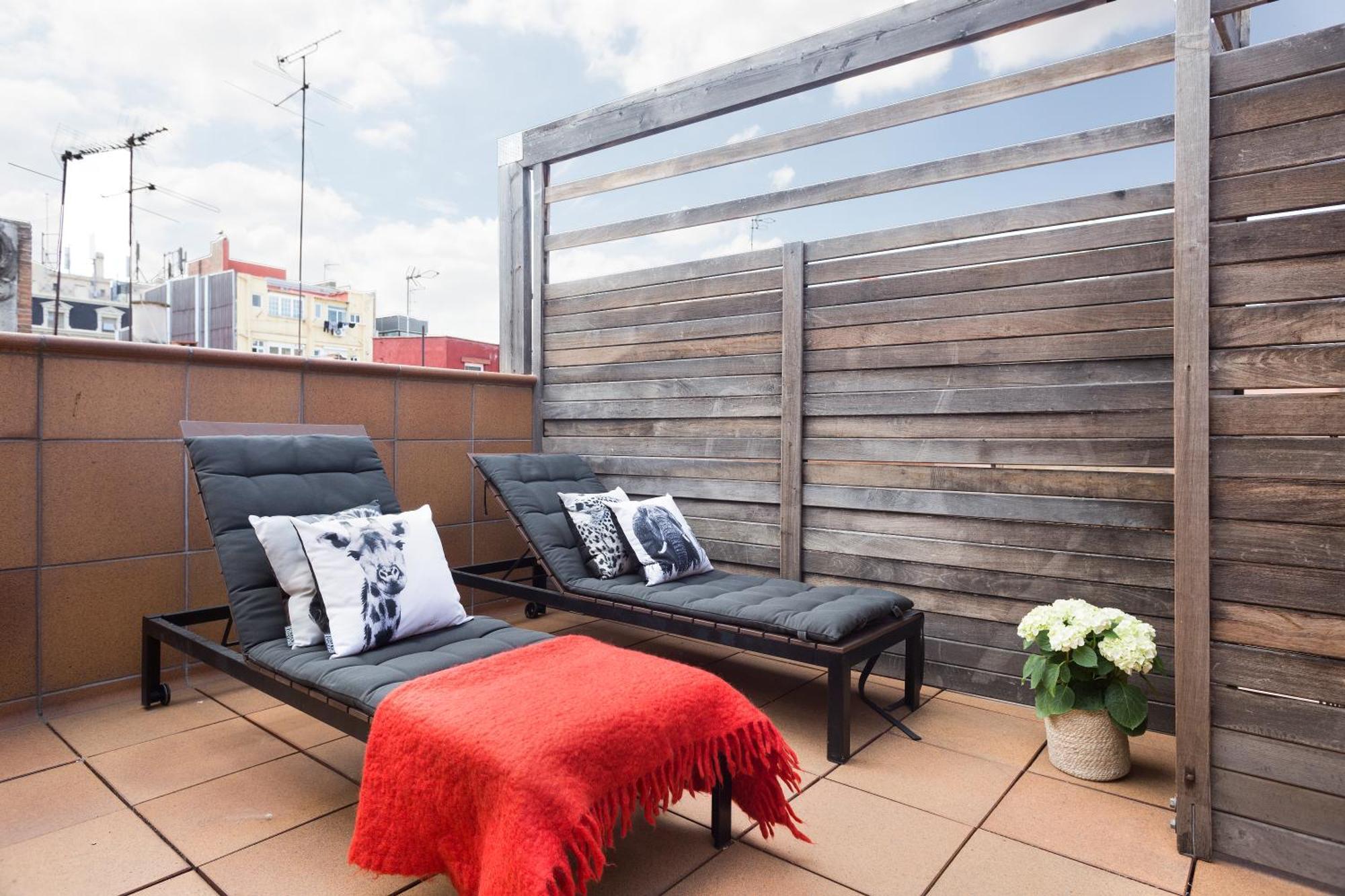 Apartment My Space Emirates - Bright In Gracia With Shared Pool