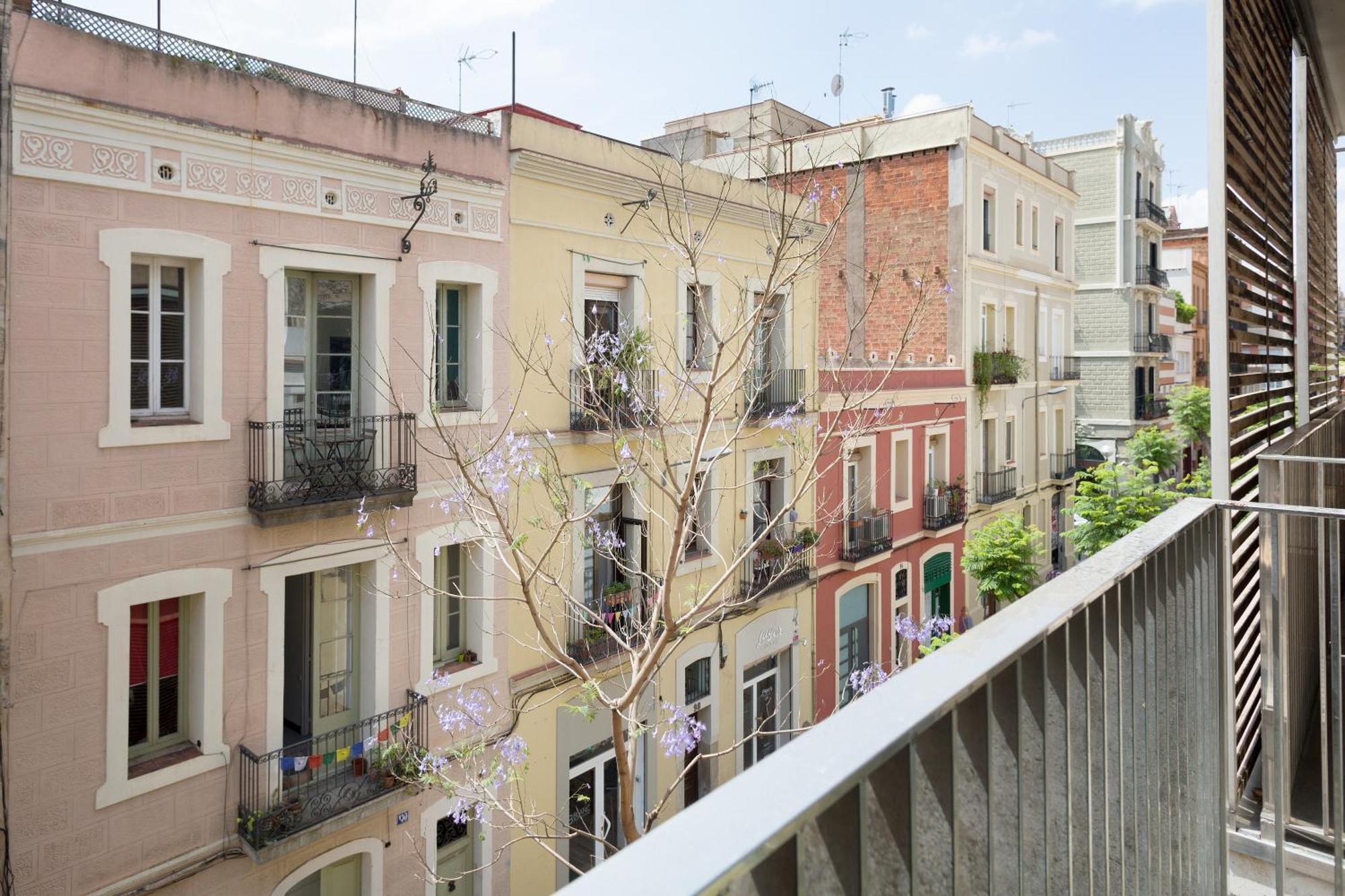 Apartment My Space Emirates - Bright In Gracia With Shared Pool