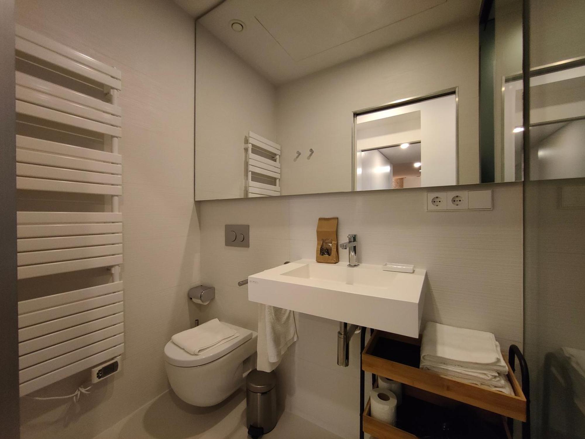 Luxury 2br&2washrooms City Center *