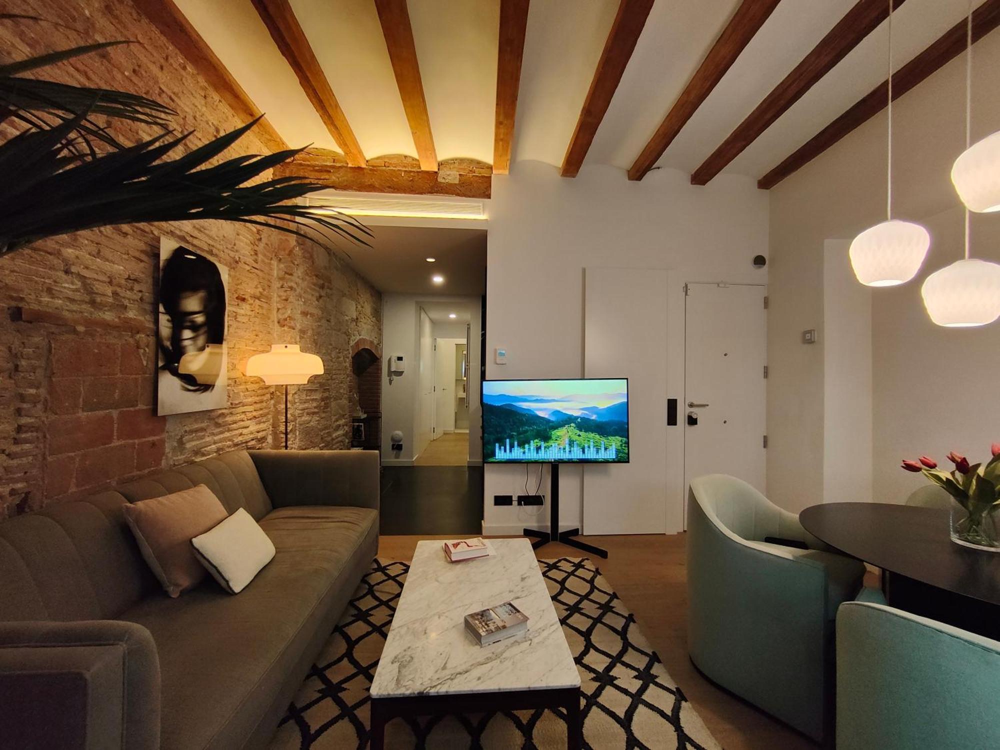 Luxury 2br&2washrooms City Center Apartment *