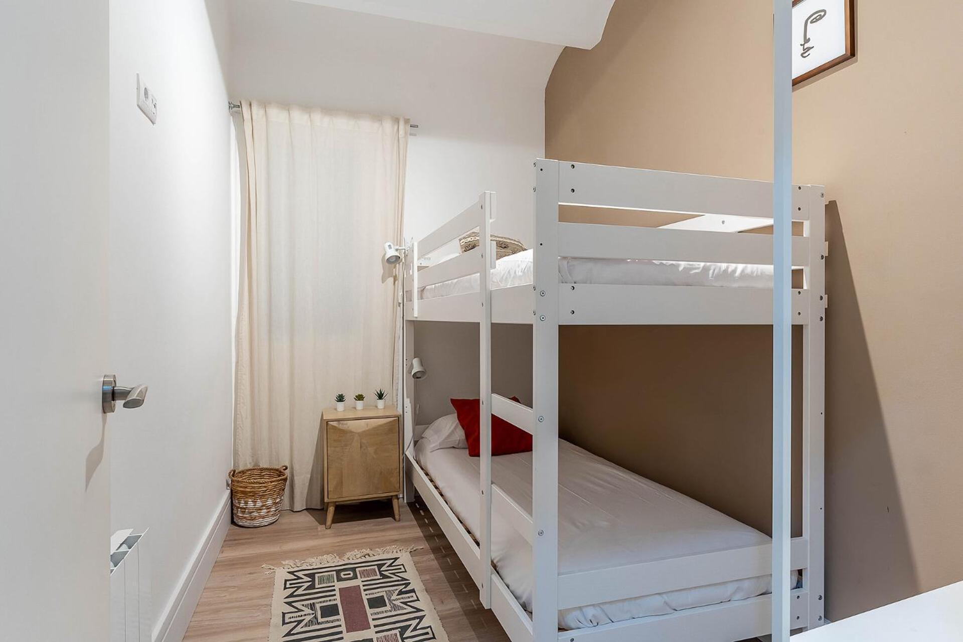 4212 - Ab Poble Sec