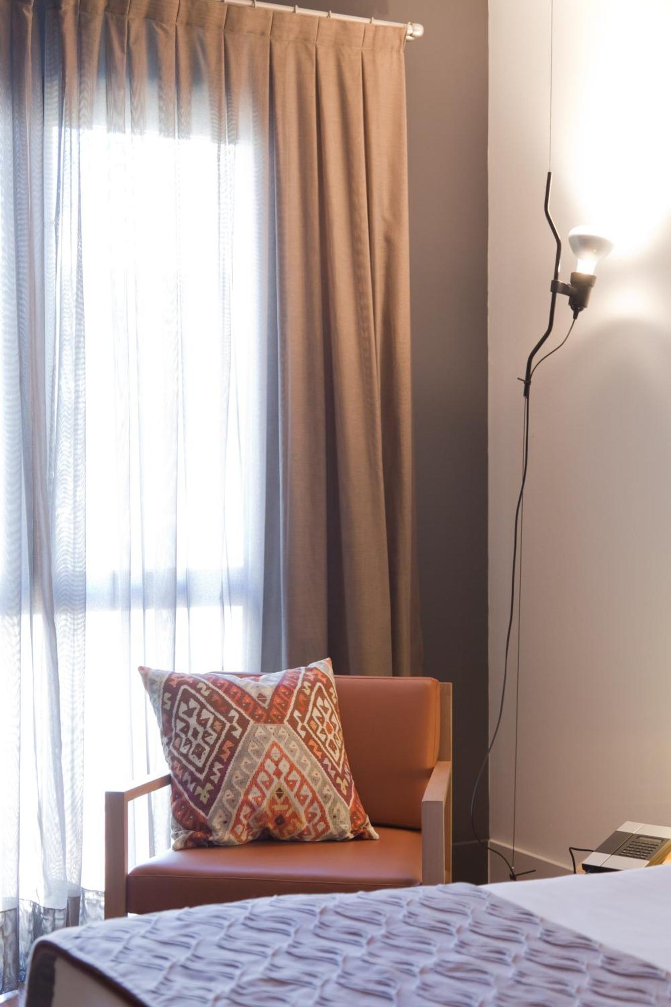 Alexandra Hotel, Curio Collection By Hilton
