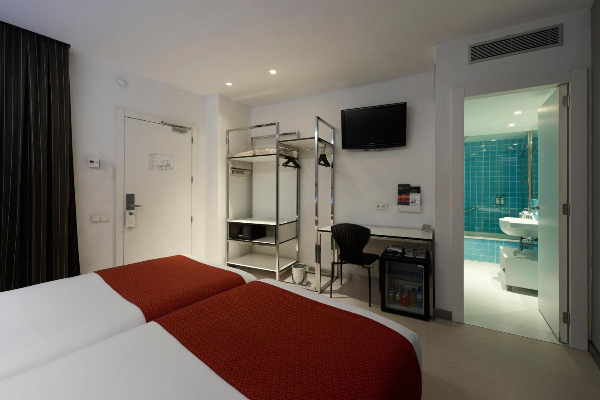 Hotel Catalonia Avinyo 3*