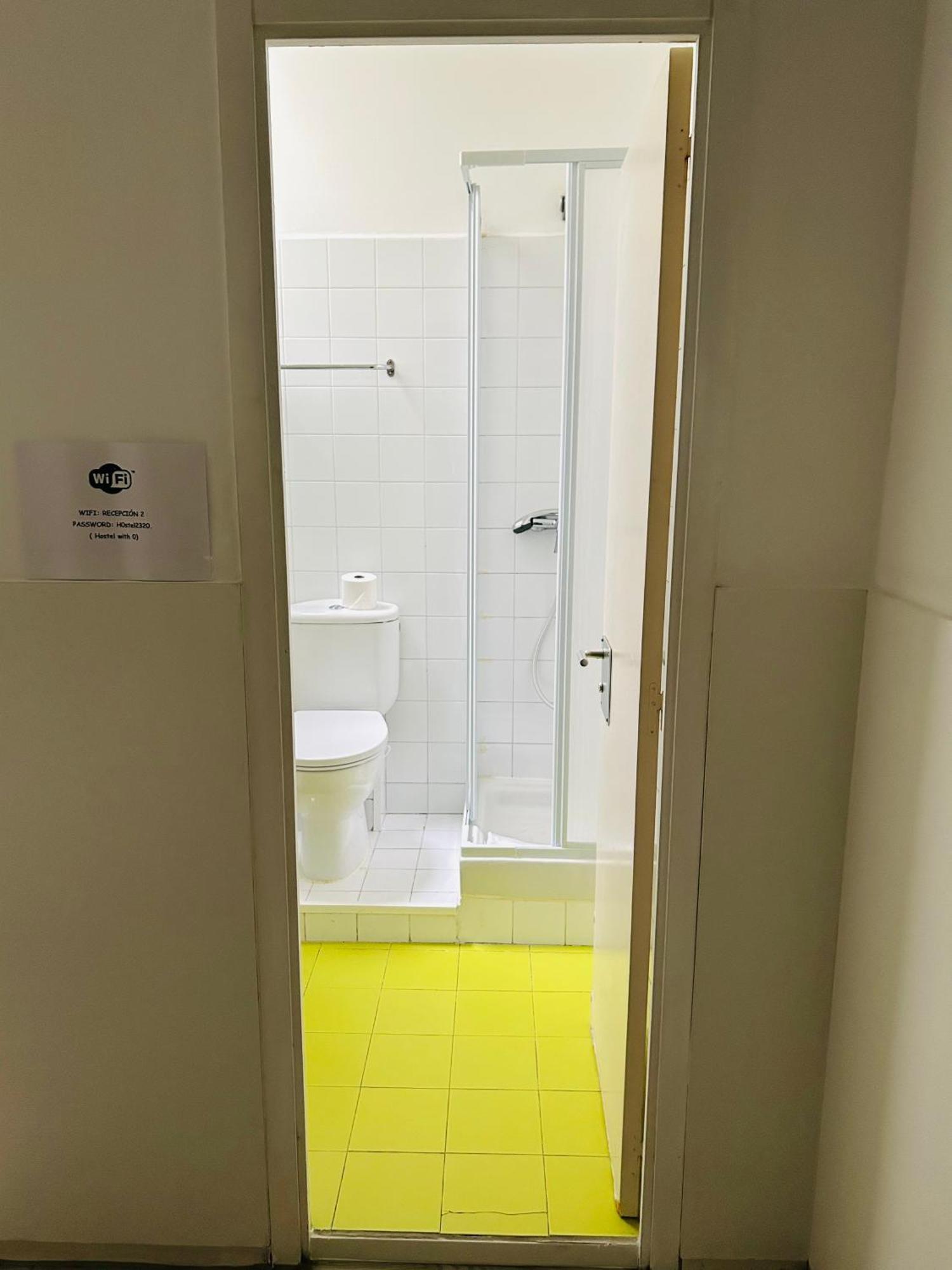 Gasthof And Basic Universitat For Young Barcelona