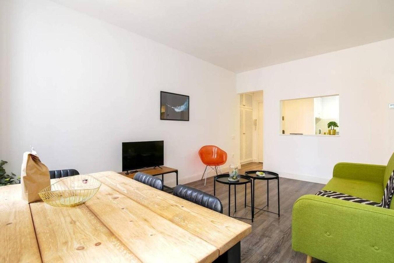 Colorful With Cozy Terrace In Gracia Apartment *
