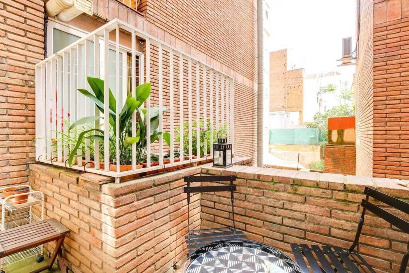 Colorful With Cozy Terrace In Gracia Apartment Barcelona