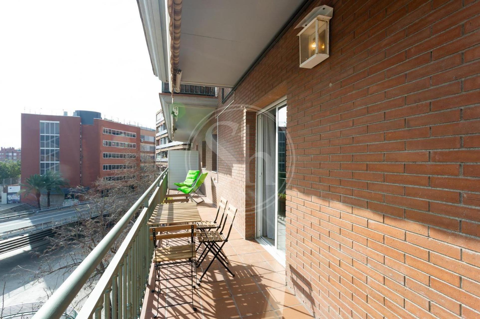 3 Con Balcon