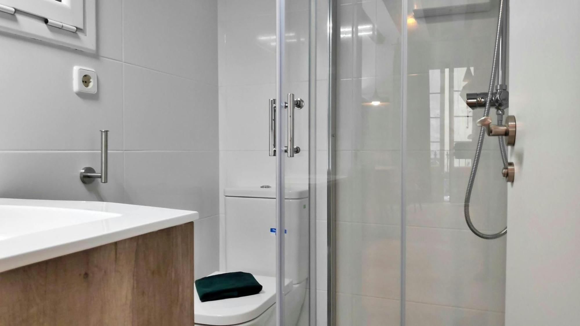 Sant Antoni 3 - Downtown Barcelona. Modern Appartement *