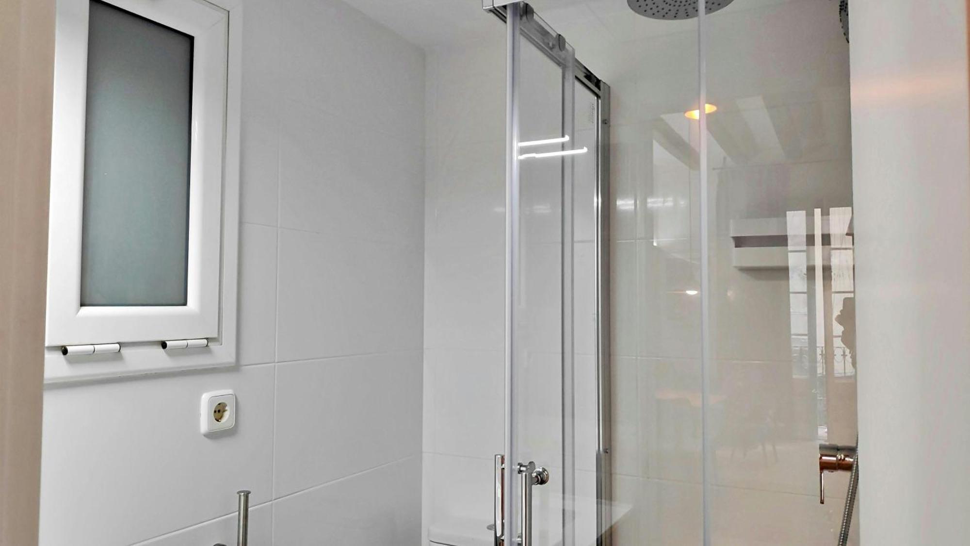 Sant Antoni 3 - Downtown Barcelona. Modern Appartement *