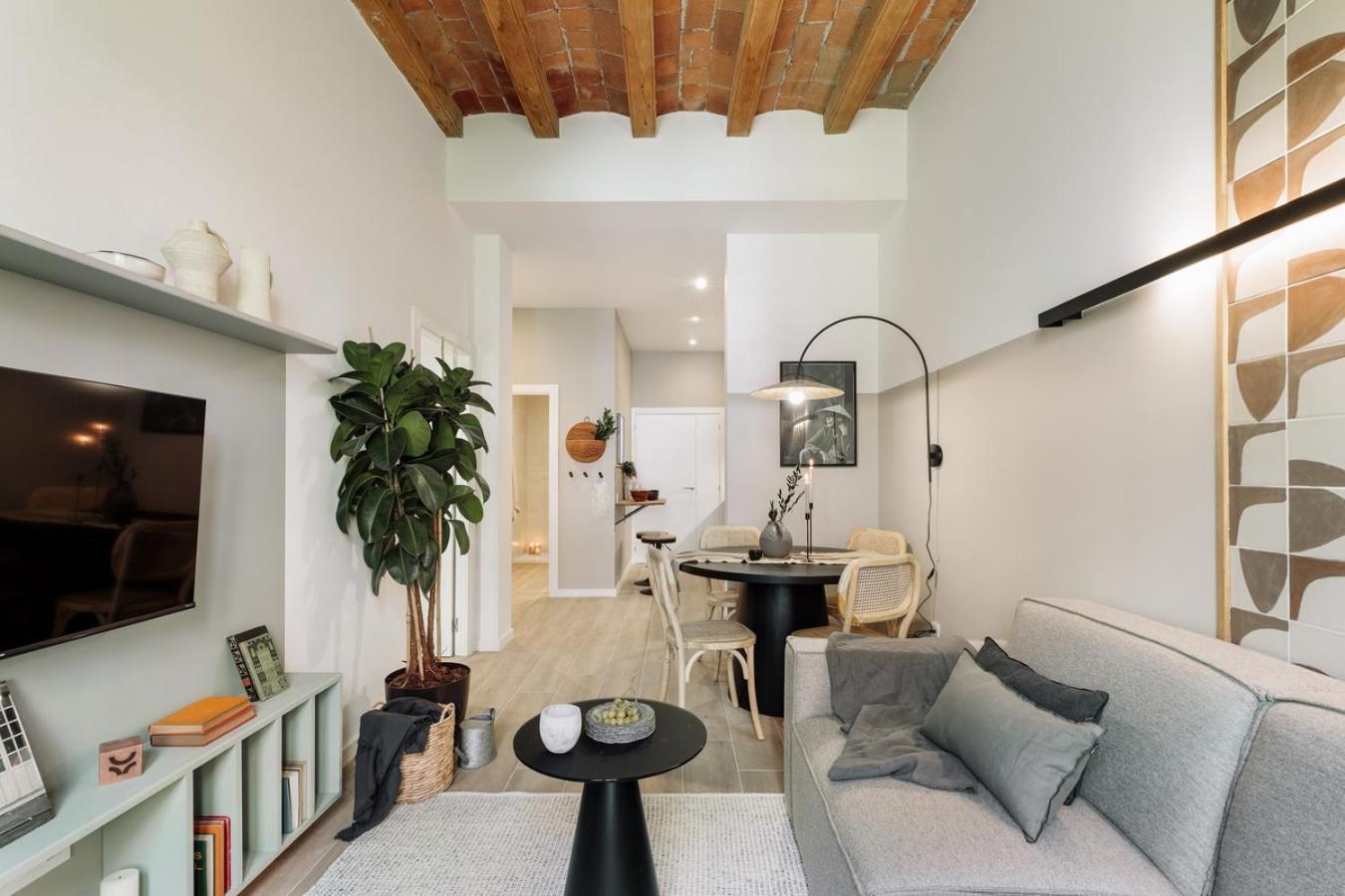Castell - 2 Bedrooms And Balcony In Sant Antoni Apartment *