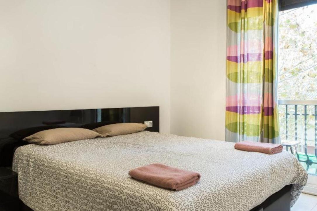Modern Pad In A Great Old Barrio * Barcelone