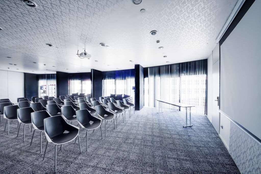 Barcelo Raval 4*