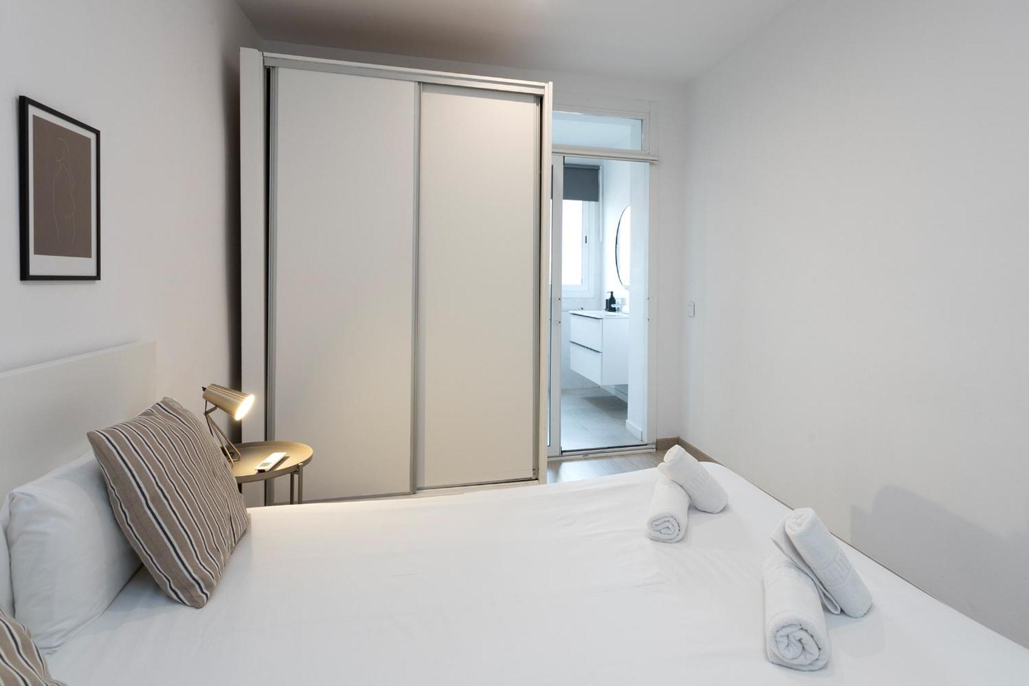11crc1037 Newly Decorated Near Sants Station Apartment Barcelona