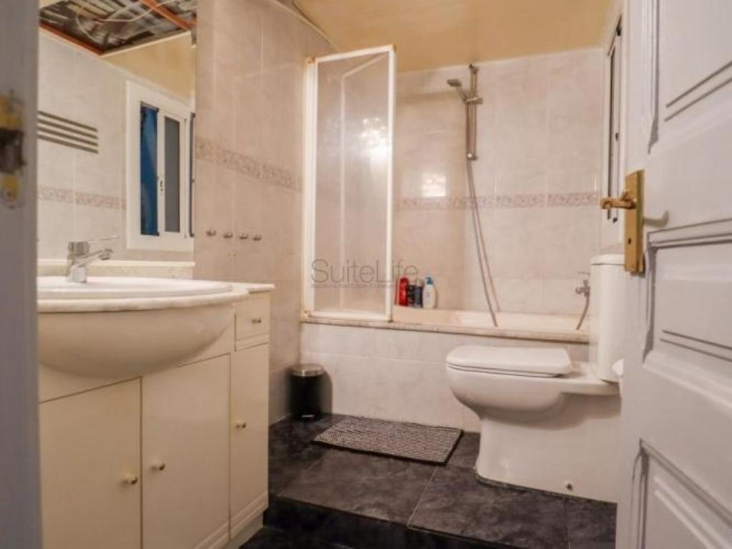 Appartement Spacious Aptmt Close To Pl Universidad And Pl Catalunya, 2,5 Bedrooms, Balcony, Heating, Elevator Min 31 Nights *