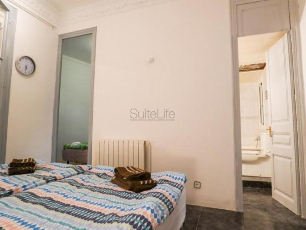 Appartement Spacious Aptmt Close To Pl Universidad And Pl Catalunya, 2,5 Bedrooms, Balcony, Heating, Elevator Min 31 Nights
